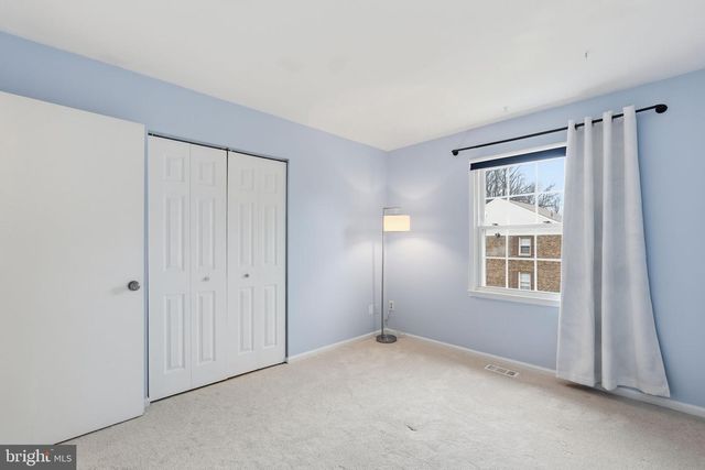 7446 FOUNTAIN HEAD DR, Annandale, VA 22003