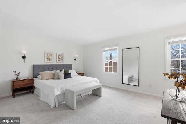 7446 FOUNTAIN HEAD DR, Annandale, VA 22003