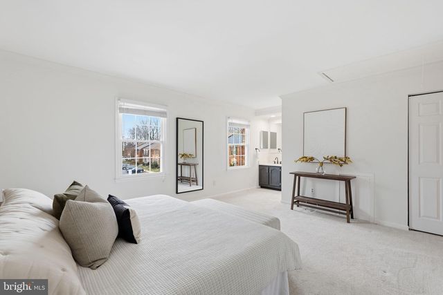 7446 FOUNTAIN HEAD DR, Annandale, VA 22003