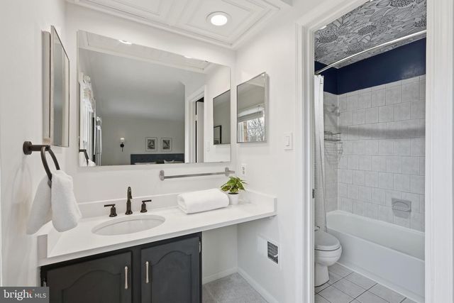 7446 FOUNTAIN HEAD DR, Annandale, VA 22003