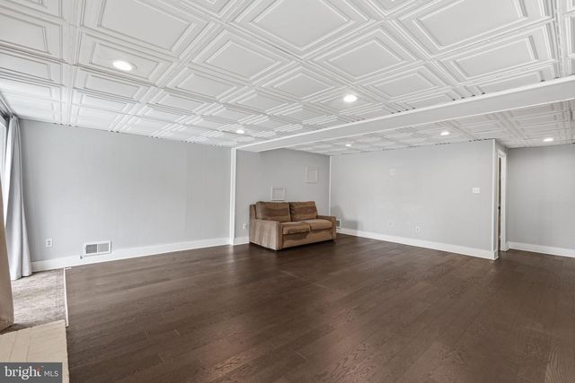 7446 FOUNTAIN HEAD DR, Annandale, VA 22003