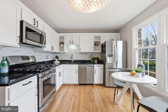 7446 FOUNTAIN HEAD DR, Annandale, VA 22003