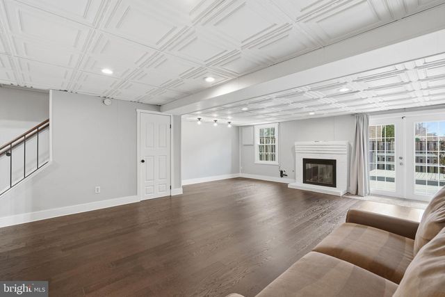 7446 FOUNTAIN HEAD DR, Annandale, VA 22003