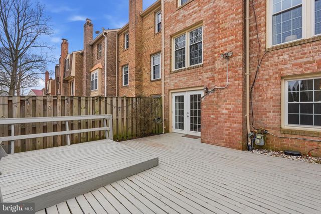 7446 FOUNTAIN HEAD DR, Annandale, VA 22003