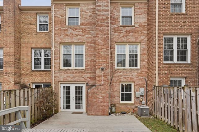 7446 FOUNTAIN HEAD DR, Annandale, VA 22003