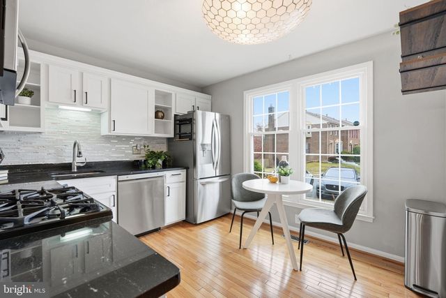 7446 FOUNTAIN HEAD DR, Annandale, VA 22003