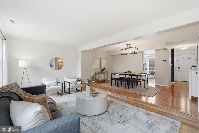 7446 FOUNTAIN HEAD DR, Annandale, VA 22003