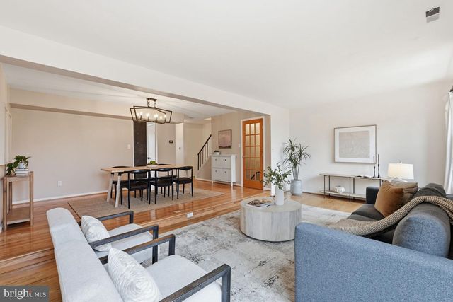 7446 FOUNTAIN HEAD DR, Annandale, VA 22003