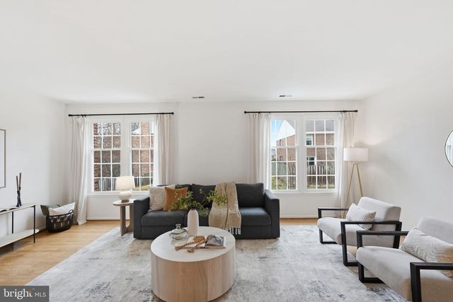 7446 FOUNTAIN HEAD DR, Annandale, VA 22003