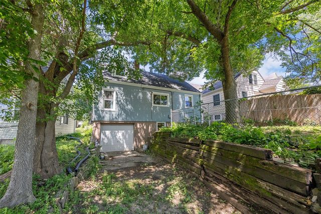 411 22nd Street NE, Cedar Rapids, IA 52402