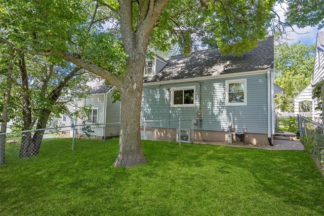 411 22nd Street NE, Cedar Rapids, IA 52402