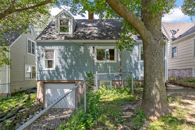 411 22nd Street NE, Cedar Rapids, IA 52402