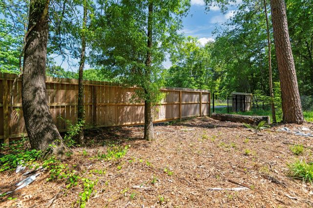 65 Ash Place, New Caney, TX 77357