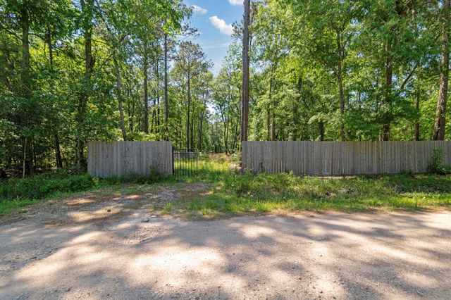 65 Ash Place, New Caney, TX 77357