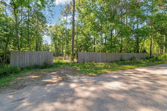 65 Ash Place, New Caney, TX 77357