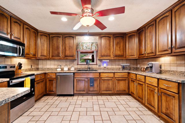 9157 N HWY 271, Powderly, TX 75473