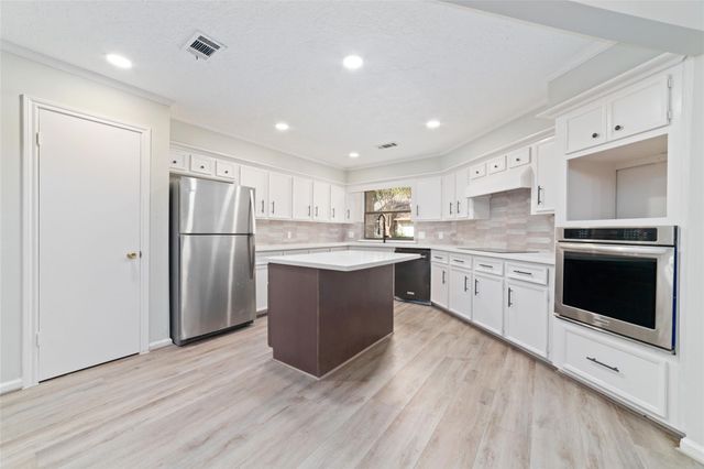 154 NE Old Bridge Lake, Houston, TX 77069