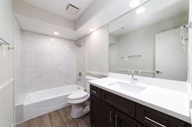 154 NE Old Bridge Lake, Houston, TX 77069