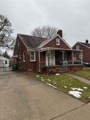 15050 Camden Avenue, Eastpointe, MI 48021