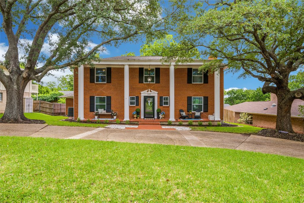 207 Rockbrook Drive, Rockwall, TX 75087