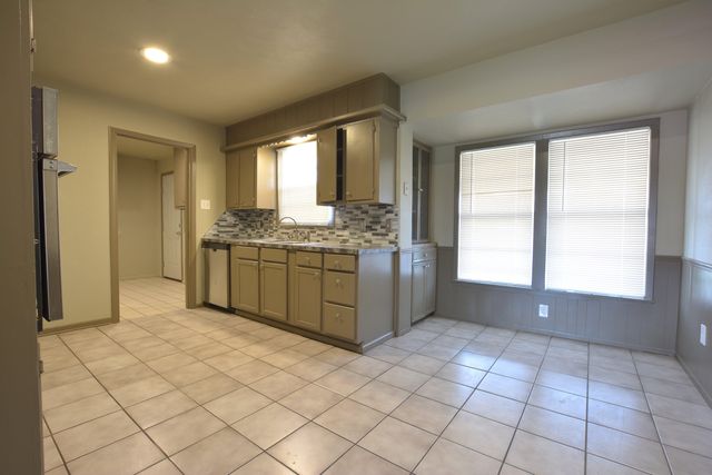 4940 7th Street, Lubbock, TX 79416