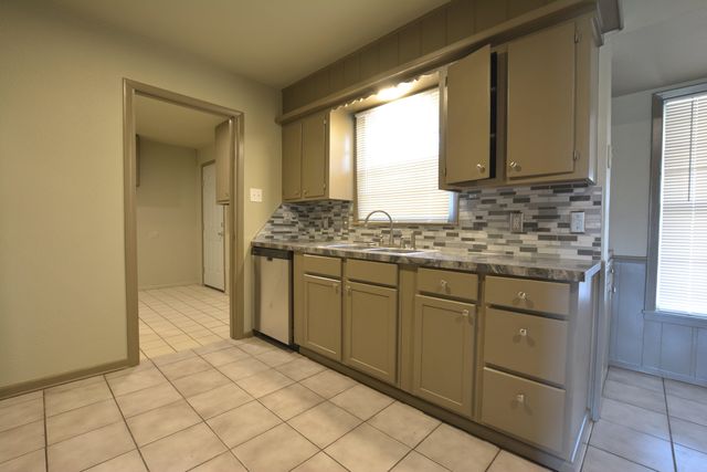 4940 7th Street, Lubbock, TX 79416