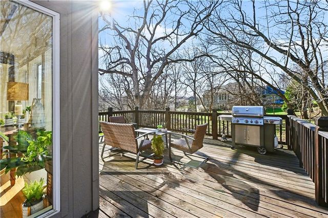 1585 Sugar Maple Lane, Liberty, MO 64068