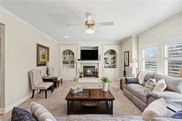 1585 Sugar Maple Lane, Liberty, MO 64068