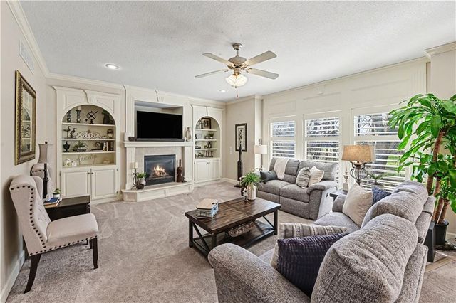 1585 Sugar Maple Lane, Liberty, MO 64068