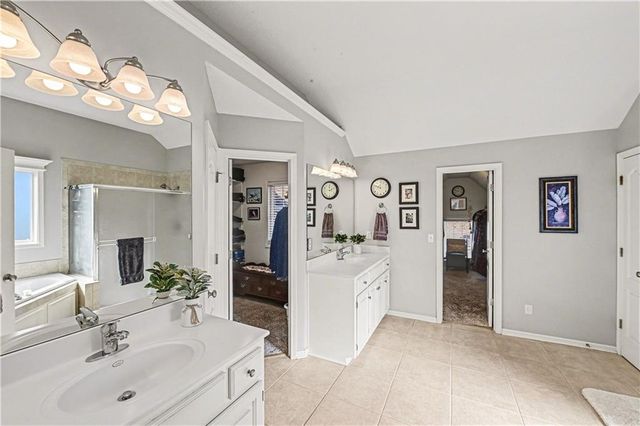 1585 Sugar Maple Lane, Liberty, MO 64068