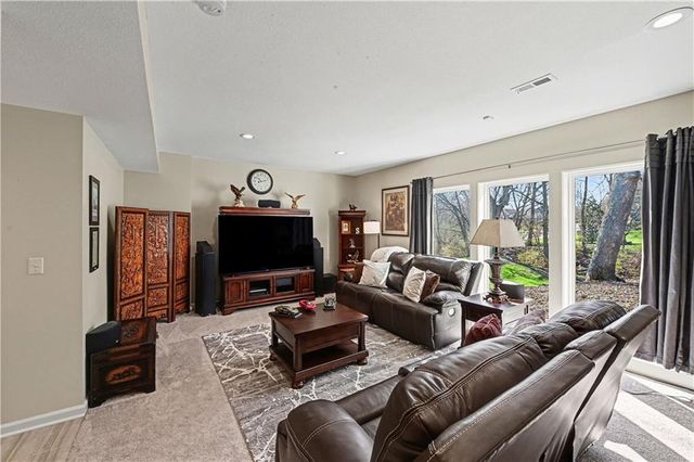 1585 Sugar Maple Lane, Liberty, MO 64068