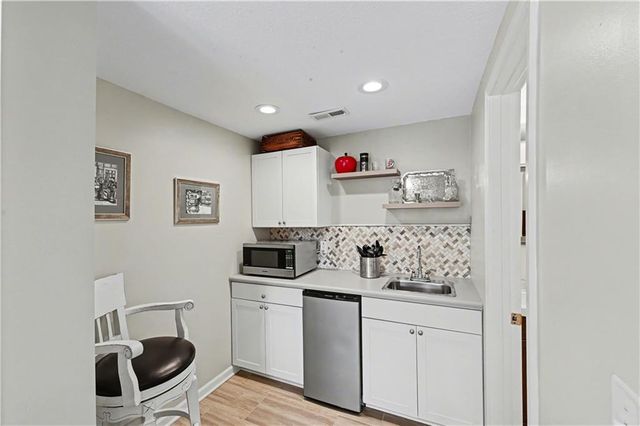 1585 Sugar Maple Lane, Liberty, MO 64068