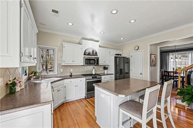 1585 Sugar Maple Lane, Liberty, MO 64068