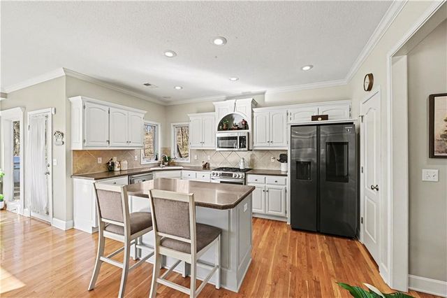 1585 Sugar Maple Lane, Liberty, MO 64068