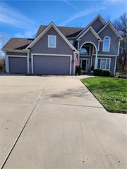 1585 Sugar Maple Lane, Liberty, MO 64068