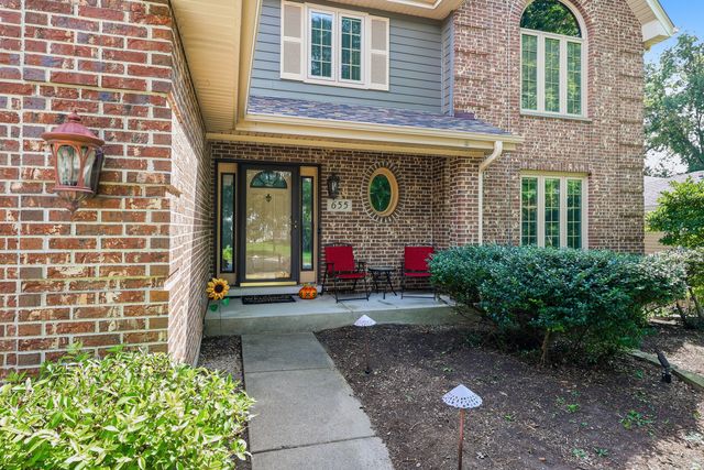 655 Crest Drive, Cary, IL 60013