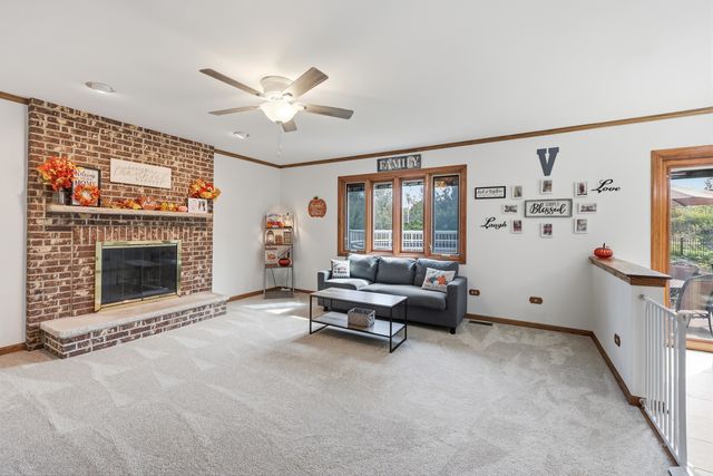 655 Crest Drive, Cary, IL 60013