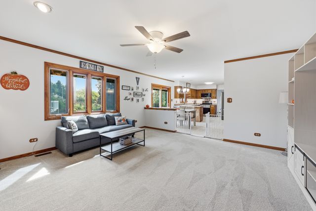 655 Crest Drive, Cary, IL 60013