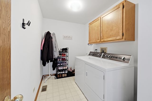 655 Crest Drive, Cary, IL 60013