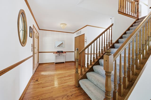 655 Crest Drive, Cary, IL 60013