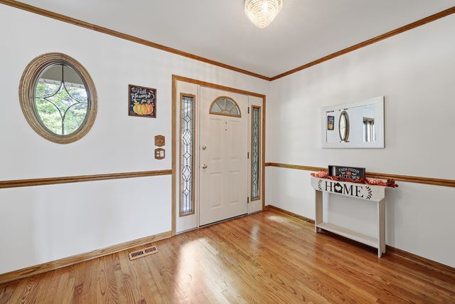 655 Crest Drive, Cary, IL 60013