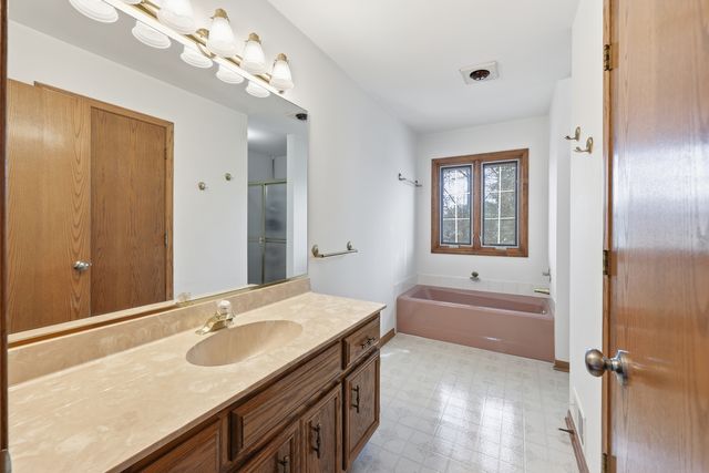 655 Crest Drive, Cary, IL 60013