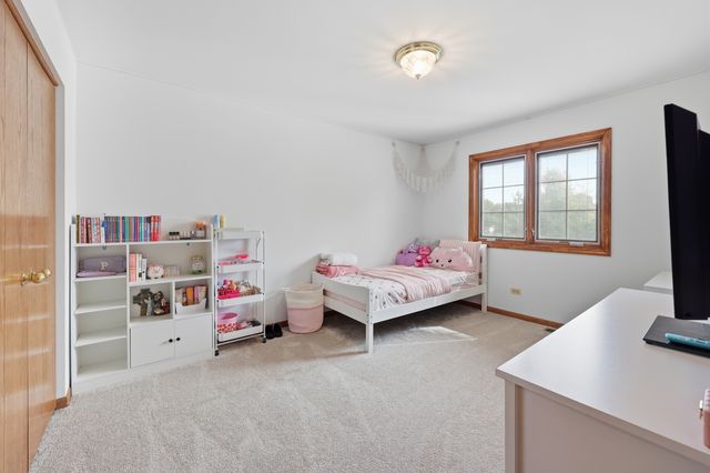 655 Crest Drive, Cary, IL 60013