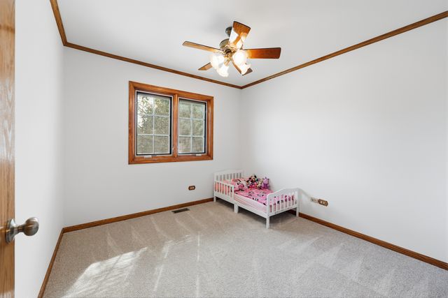 655 Crest Drive, Cary, IL 60013