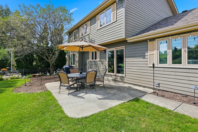 655 Crest Drive, Cary, IL 60013
