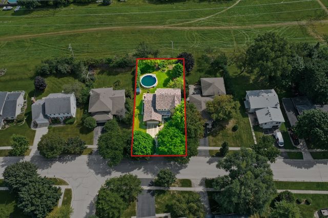 655 Crest Drive, Cary, IL 60013