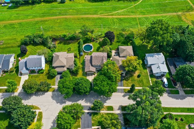 655 Crest Drive, Cary, IL 60013