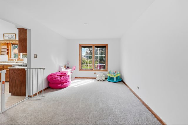 655 Crest Drive, Cary, IL 60013