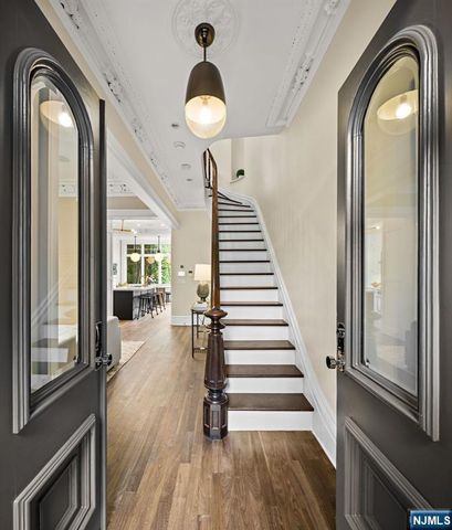 157 10th Street, Hoboken, NJ 07030