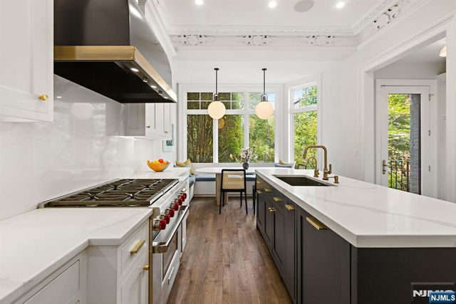 157 10th Street, Hoboken, NJ 07030